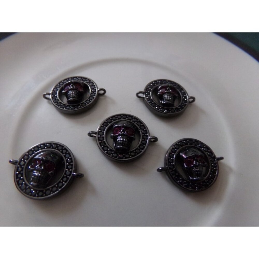 Skull w/Rhinestone Eyes Gunmetal Connector Set